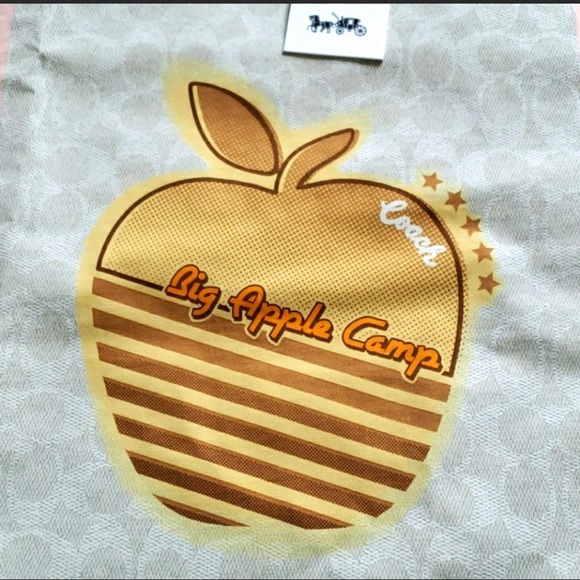 Big Apple Tee - Picture 3 of 3